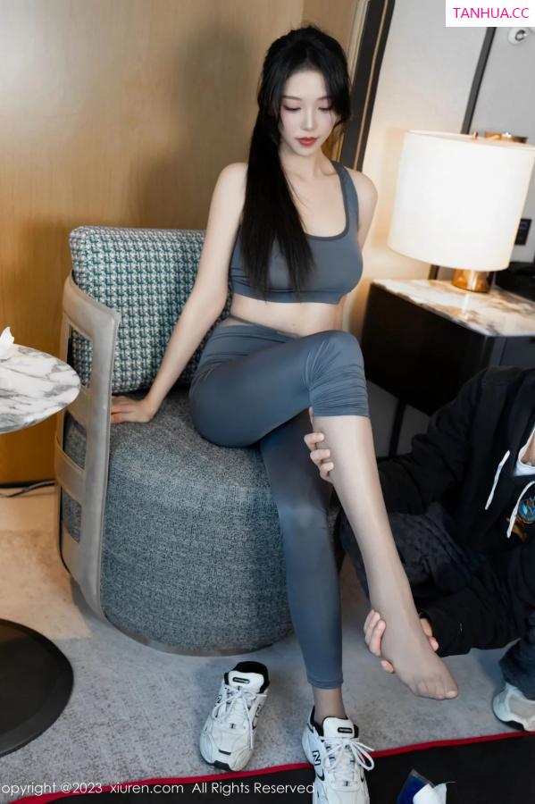 陈若依 抖娘利世 [XiuRen]高清写真图 2023.12.28 No.7882 利世 美腿丝袜第42张图片